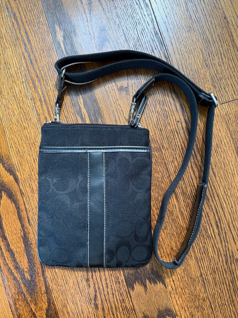 B38 Coach Women’s Unisex Black Crossbody Shoulder Bag Preppy Travel Light
